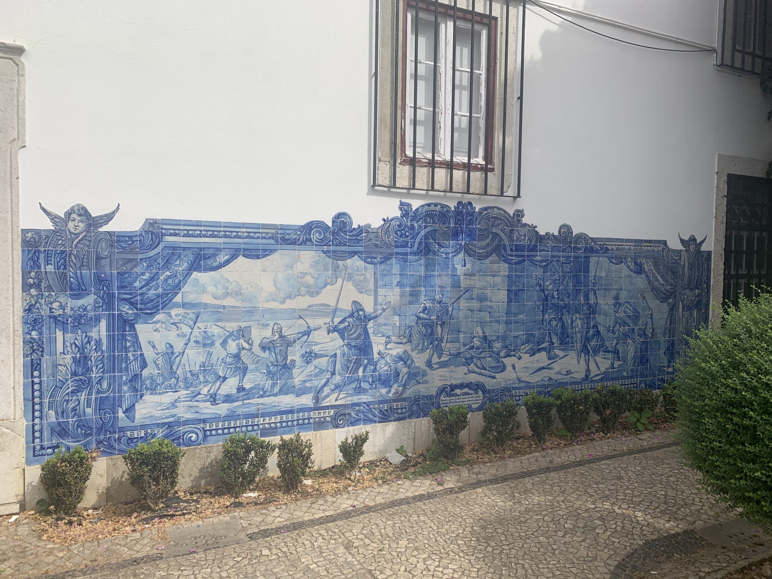 Mural at Miradouro da Igreja da Graça.