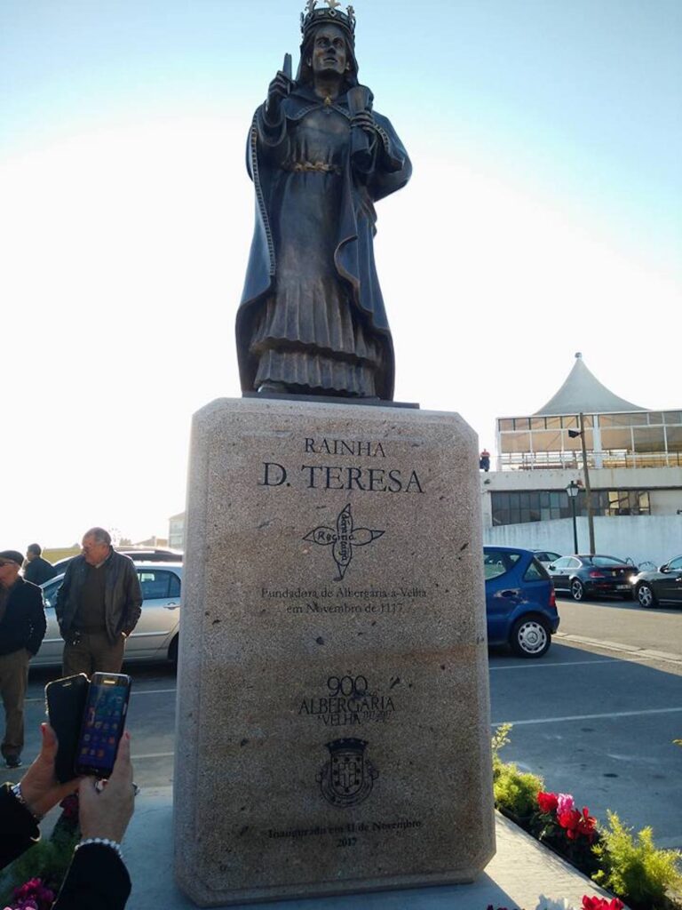 The statue of Queen Dona Teresa of Portugal holding a pen and a scroll to commemorate the granting of the charter for a hospice or inn on the Portuguese Royal Road.