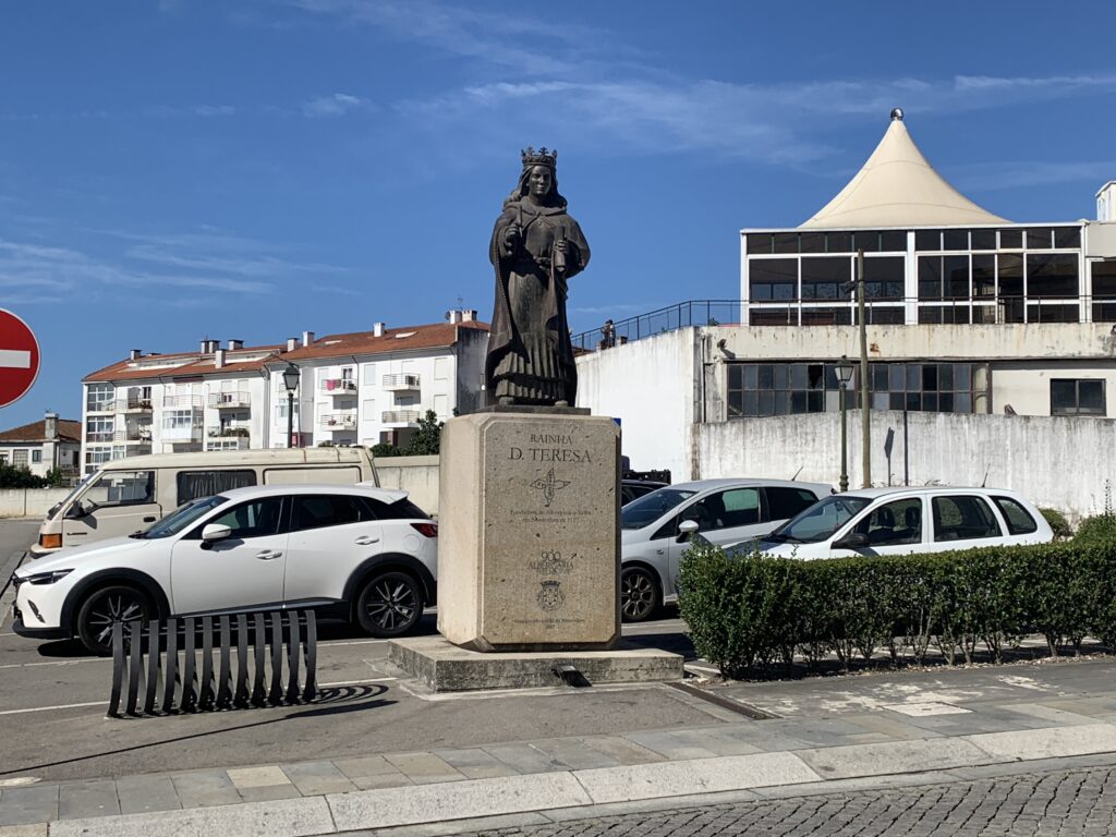 Statue of Rainha Dona Teresa