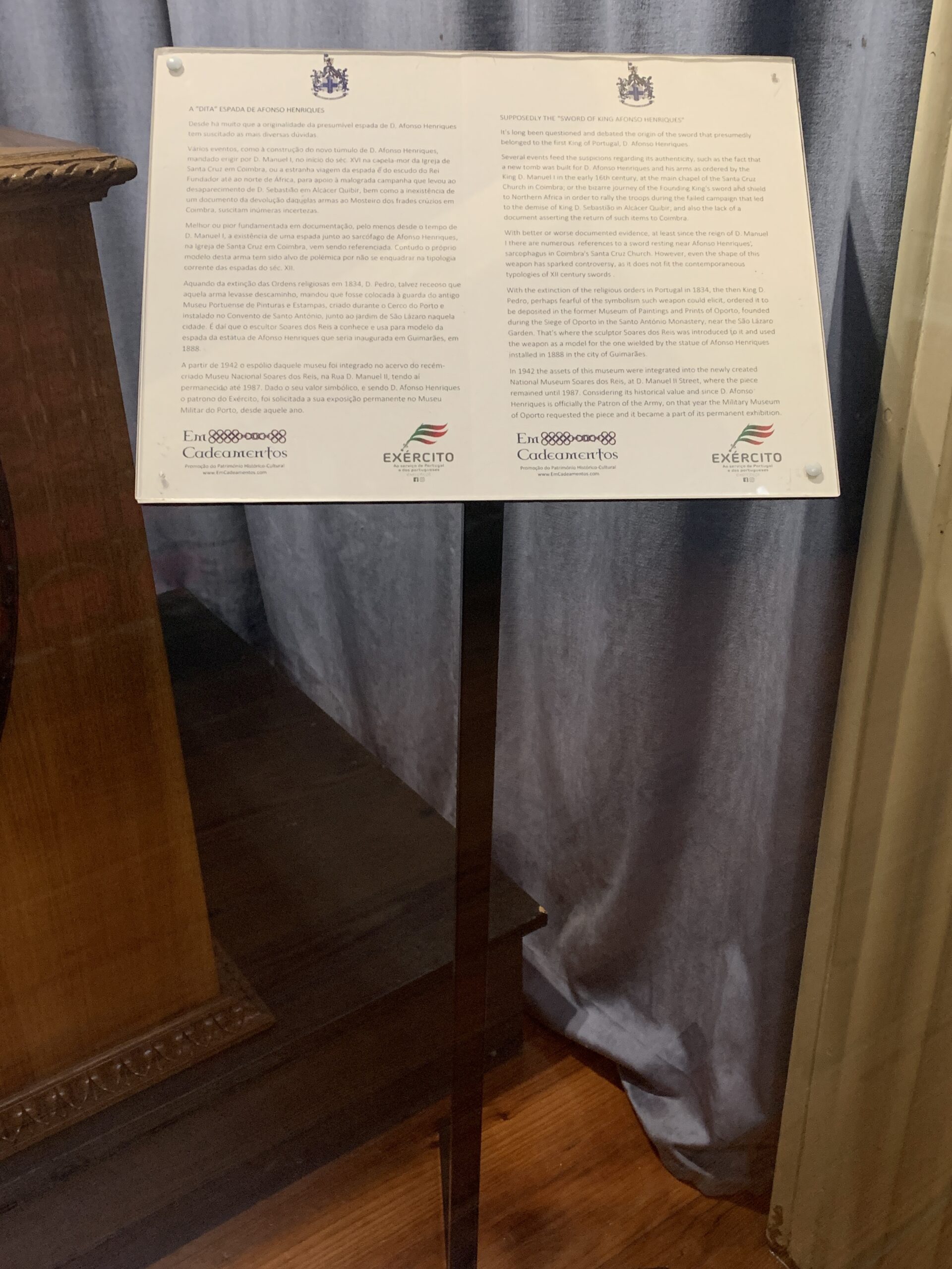 Description of the history of the Afonso Henriques sword on display
