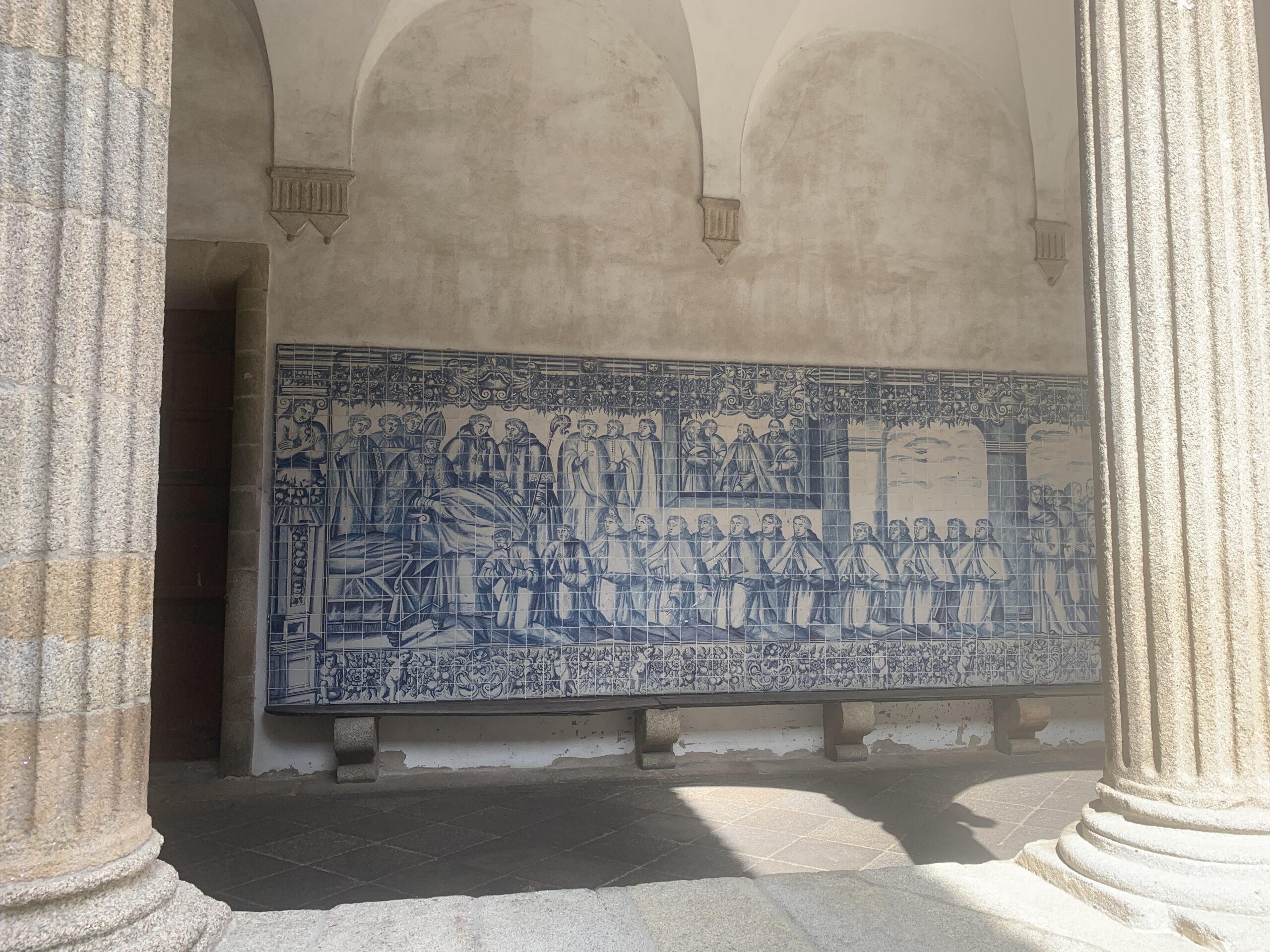 Tile scheme depicting São Teotónio as prior of the Mosteiro de Santa Cruz in Coimbra (later its cathedral).